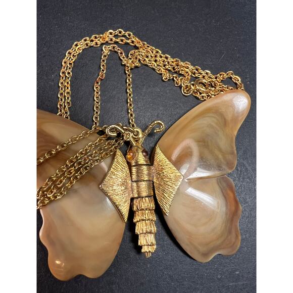 Vintage 70s Articulated Butterfly Necklace | Root Beer Marbled Wings 26" - Picture 5 of 13